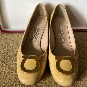 Salvatore Ferragamo Beige Distinta Pumps